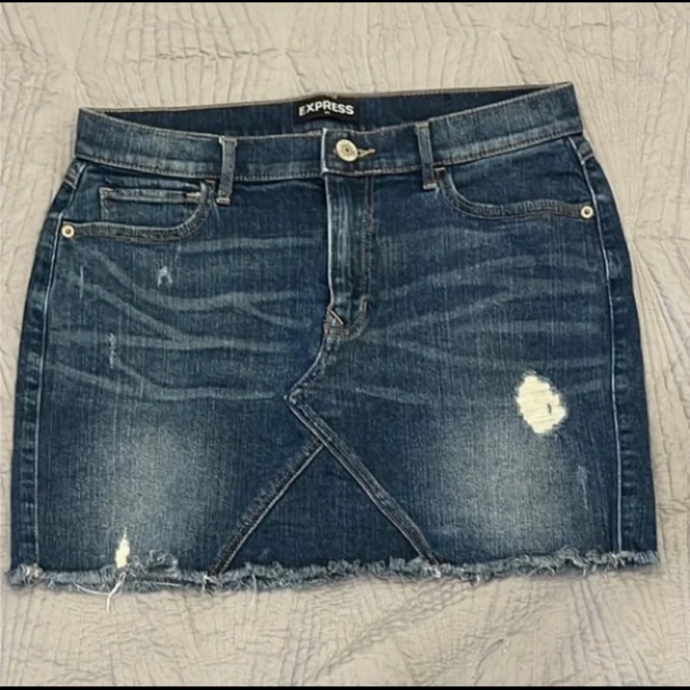 Express Women’s Micro Mini Distressed Denim Skirt size 6